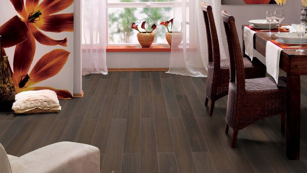 Ламинат Haro Tritty 100 Gran Via 4V дуб дымчатый агатовый 526706 фото в интерьере Ламинат Haro Tritty 100 Gran Via 4V дуб дымчатый агатовый 526706 фото в интерьере